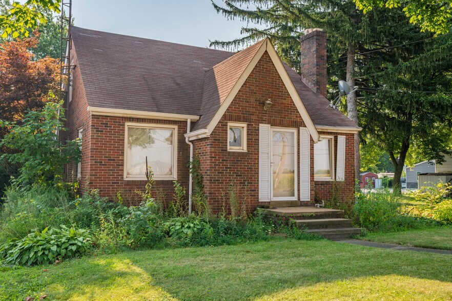 More Photos Of 4268 Erie Ave SW, Navarre Office Residential For Sale