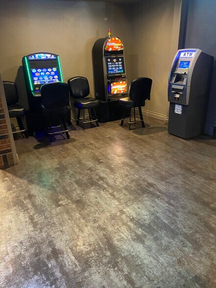 More Photos Of 239 Main St, Shelby Bar For Sale