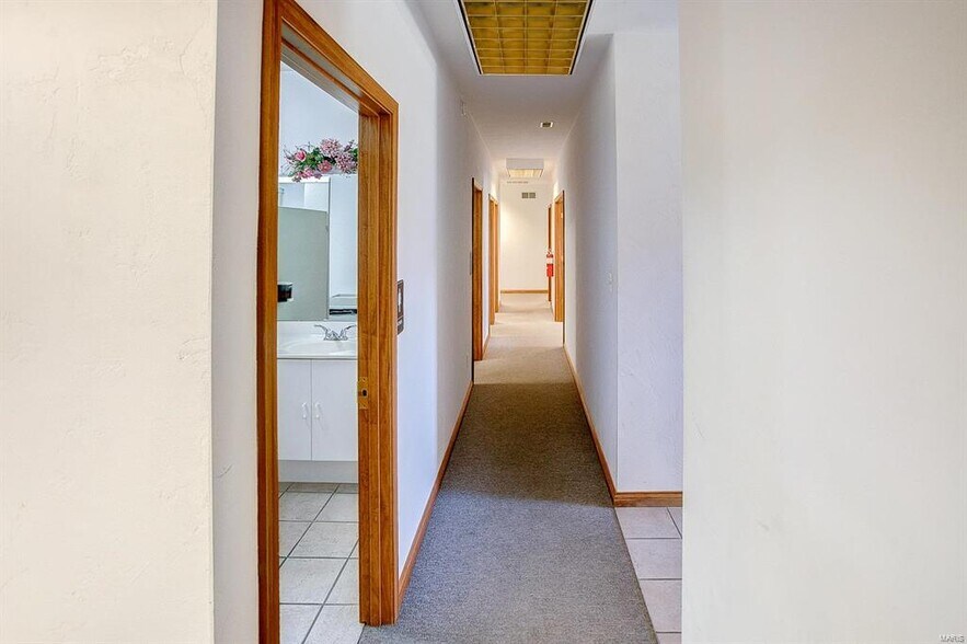 More Photos Of 824 N Market St, Waterloo Medical For Sale