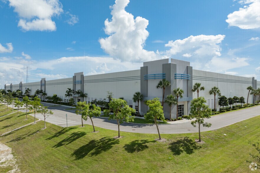 More Photos Of 1240-1270 NE 48th St, Pompano Beach Unknown For Lease