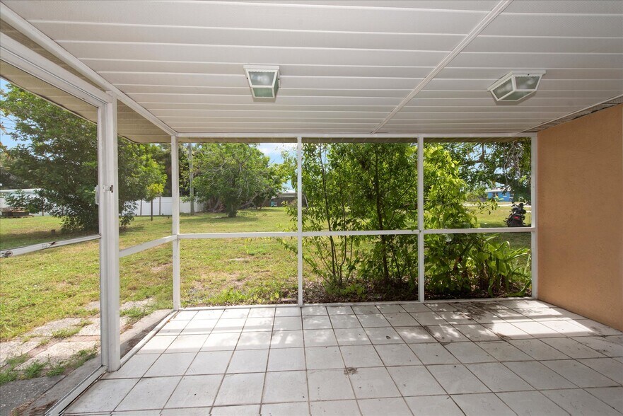 More Photos Of 1905 Oakley Ave, Fort Myers Apartments For Sale