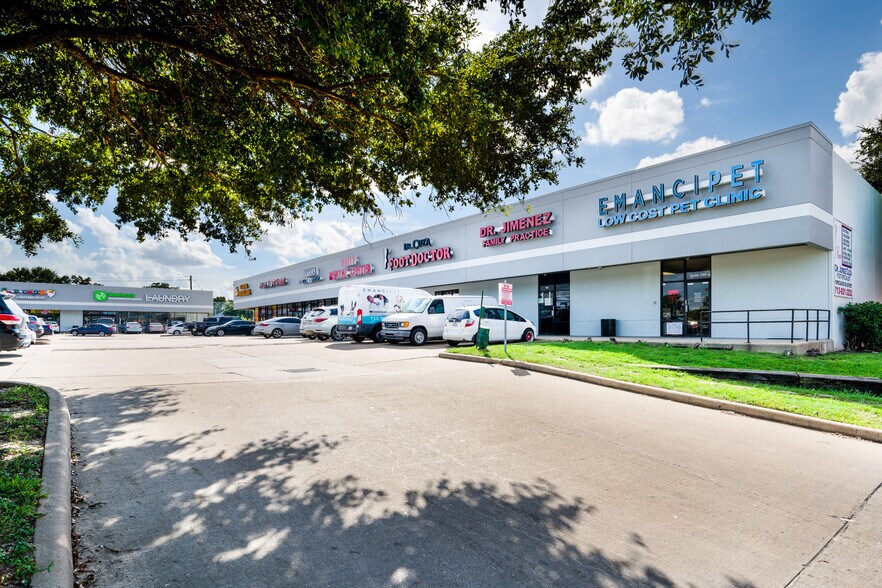 More Photos Of 800-900 S Wayside Dr, Houston Unknown For Lease