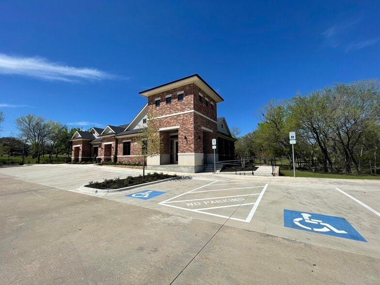 More Photos Of 124 River Oaks Dr, Southlake Medical For Lease