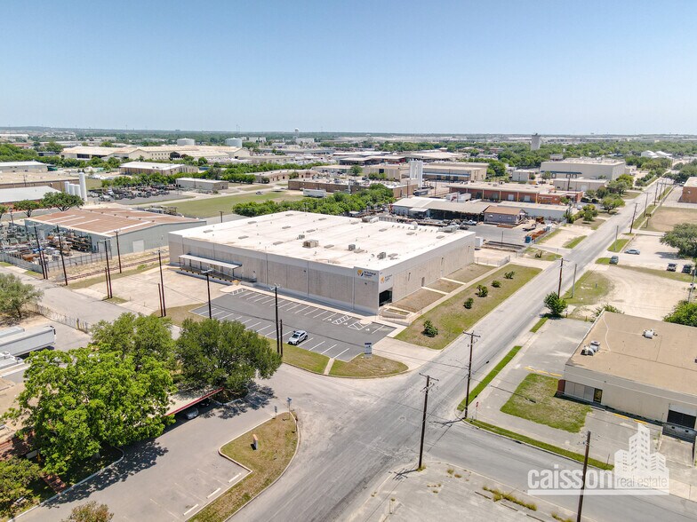 More Photos Of 4311 Director Dr, San Antonio Warehouse For Lease