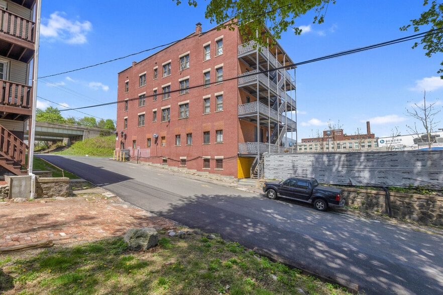 More Photos Of 197 S Leonard St, Waterbury Apartments For Sale