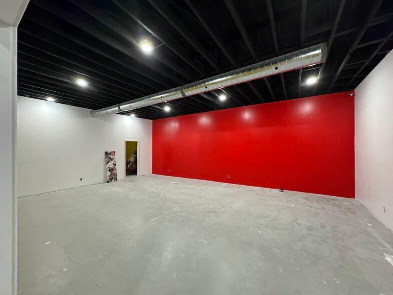 More Photos Of 4136 Grand Ave, Omaha Storefront For Lease