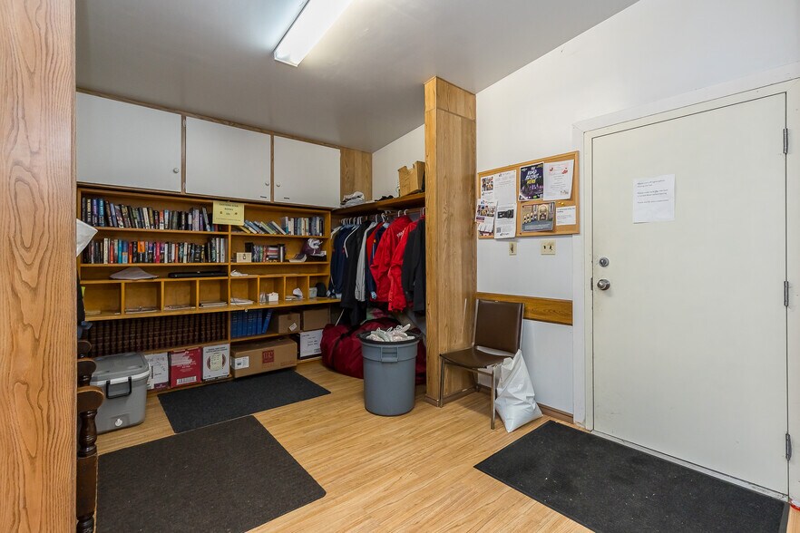 More Photos Of 33860 Pine st, Abbotsford Flex For Sale