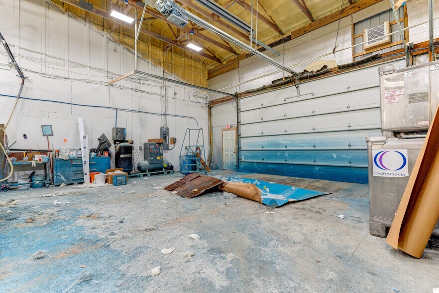 More Photos Of 3090 W Cook Rd, Grand Blanc Showroom For Sale