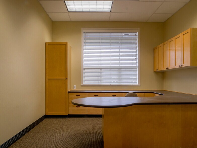 More Photos Of 1605 N Coast Hwy, Newport Office For Lease