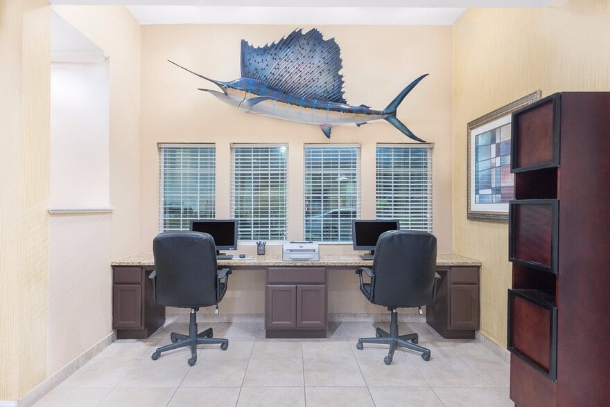 More Photos Of 355 E Goodnight Ave, Aransas Pass Hotel For Sale