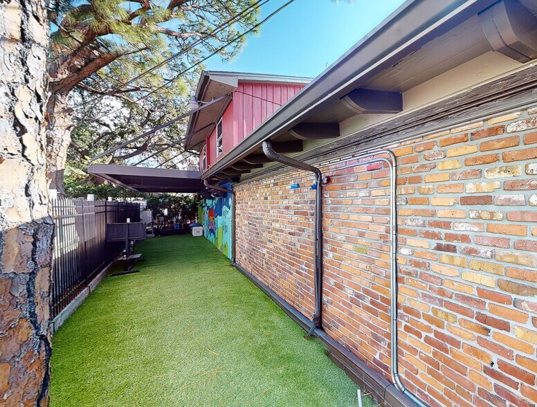 More Photos Of 3508 S Manhattan Ave, Tampa Health Club For Sale