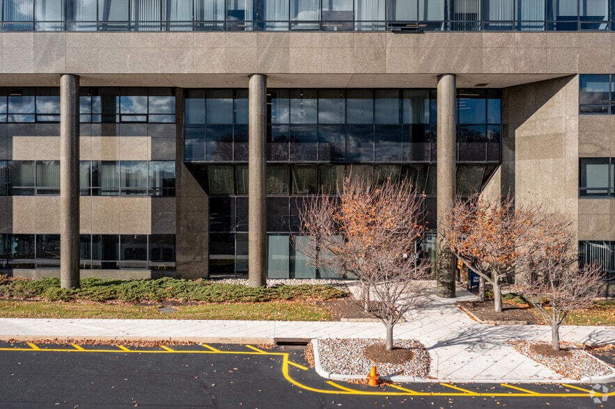 More Photos Of 581 Main St, Woodbridge Coworking Space