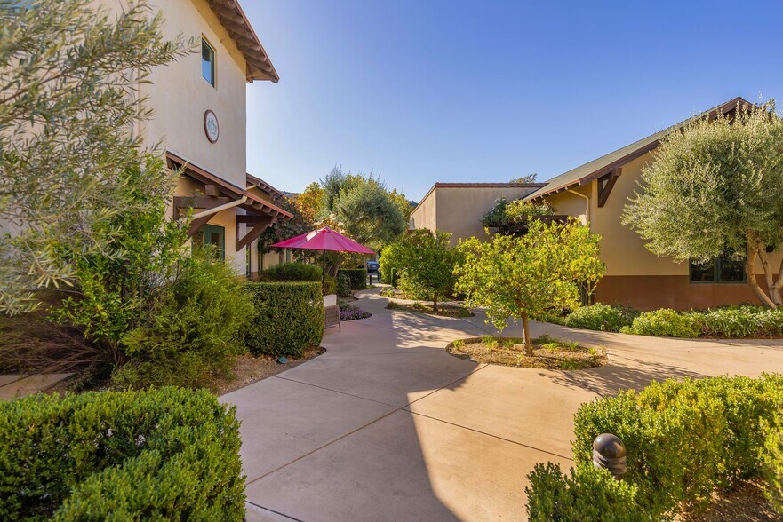 More Photos Of 407 Bryant Cir, Ojai Office For Sale