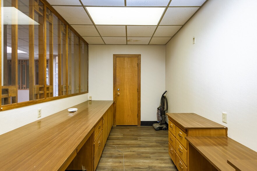 More Photos Of 5 Briercroft Office Park, Lubbock Office For Sale