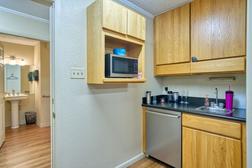 More Photos Of 420 Kimbark St, Longmont Office For Lease