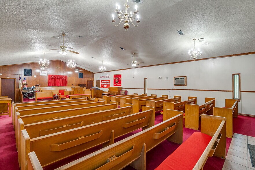 More Photos Of 1201 Bessie St, Fort Worth Flex For Sale