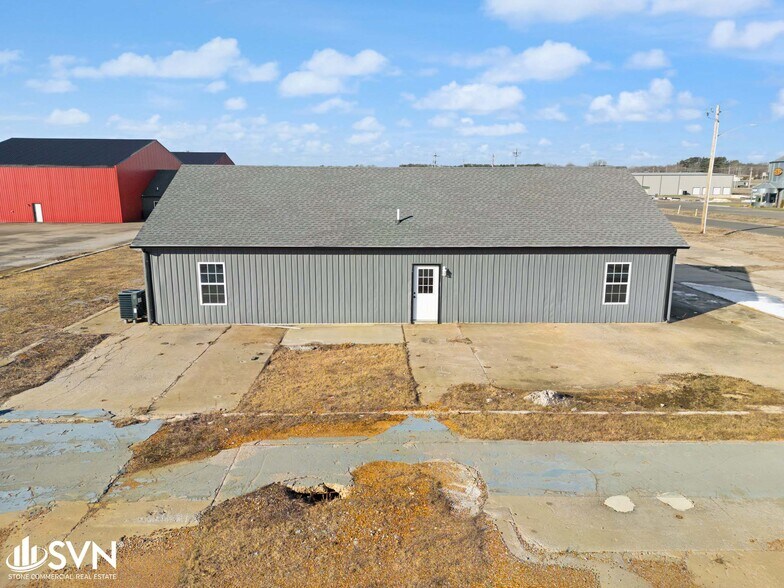 More Photos Of 300 Opportunity dr, Mayfield Warehouse For Sale