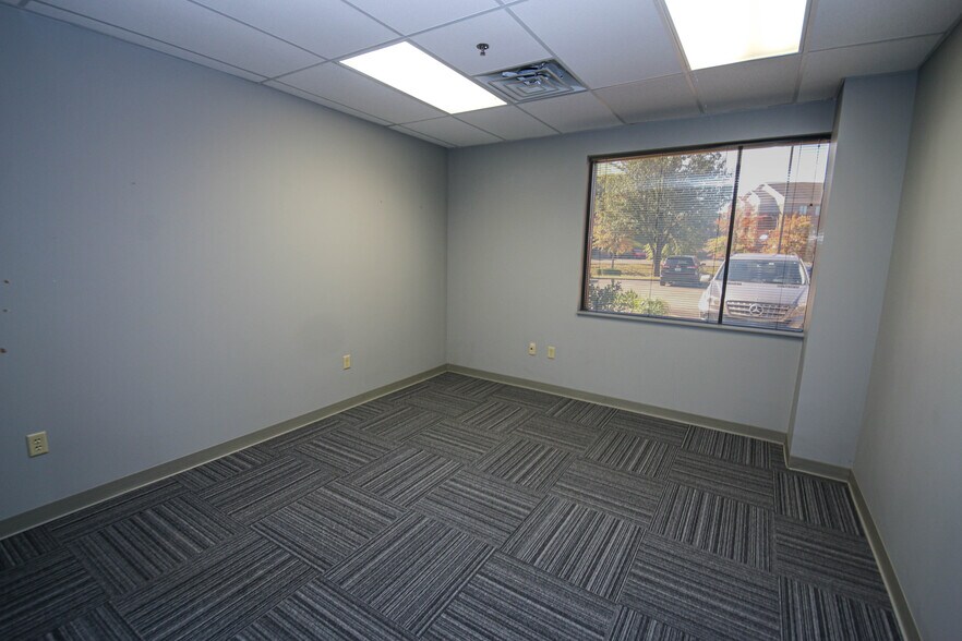 More Photos Of 825 Northgate Blvd, New Albany Office For Lease