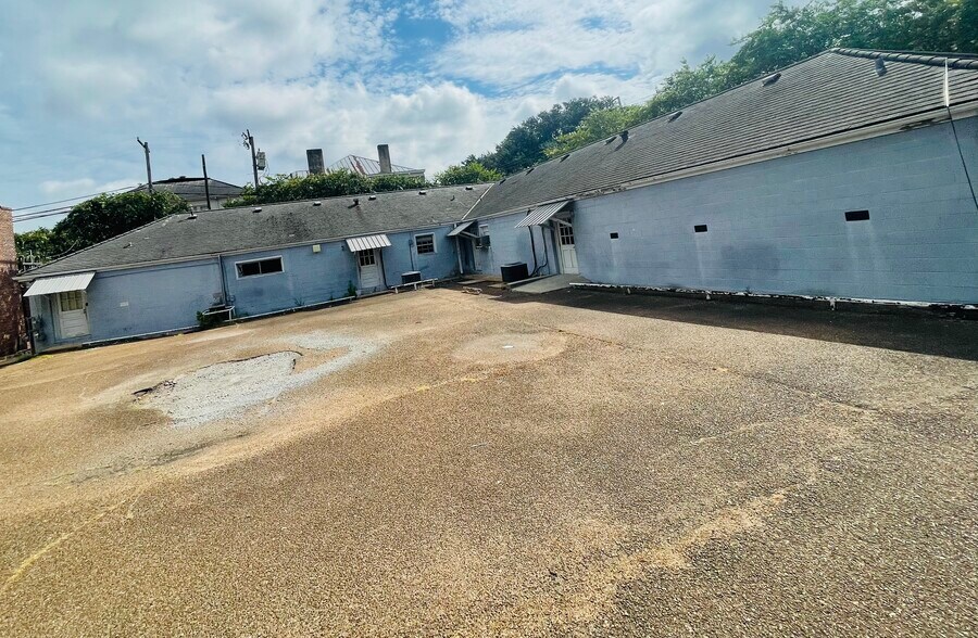 More Photos Of 202 S Wall St, Natchez Medical For Sale