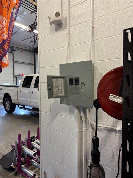 More Photos Of 345-355 Compass Cir, North Kingstown Warehouse For Sale