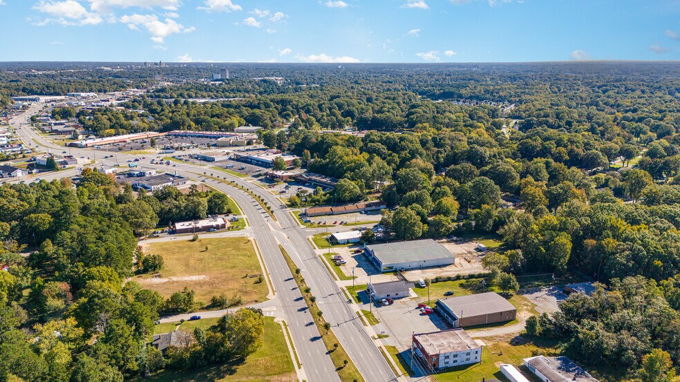 More Photos Of 4813 W Gate City Blvd, Greensboro Light Distribution For Sale