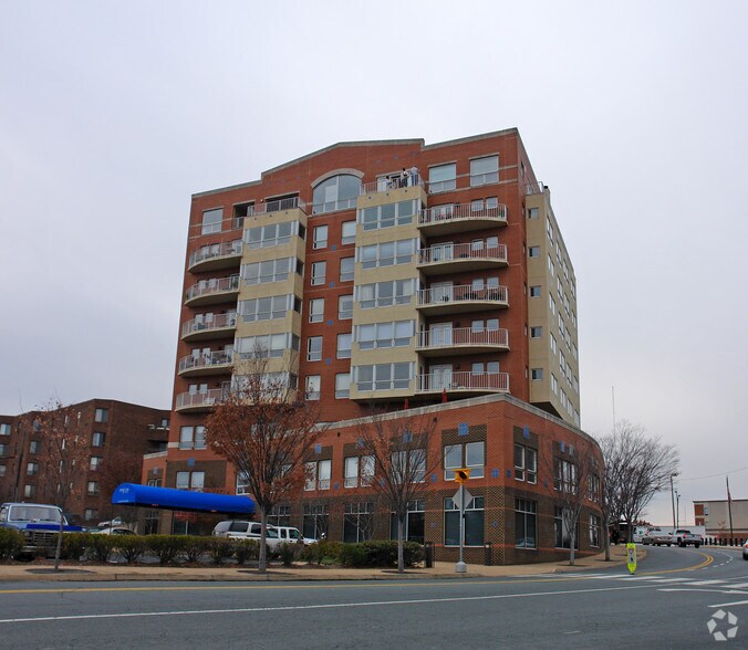 Primary Photo Of 250 W Main St, Charlottesville Apartments For Lease