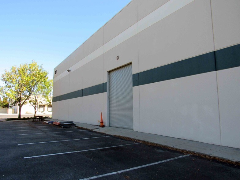 More Photos Of 151 Jetplex Blvd, Huntsville Industrial For Lease