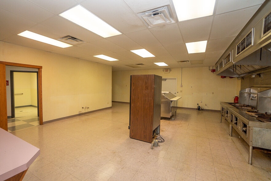 More Photos Of 520 S Ramsey Dr, Valley Center Freestanding For Sale