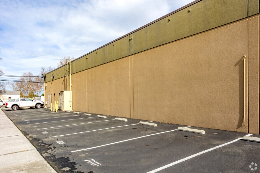 More Photos Of 700-722 Aldo Ave, Santa Clara Service For Lease