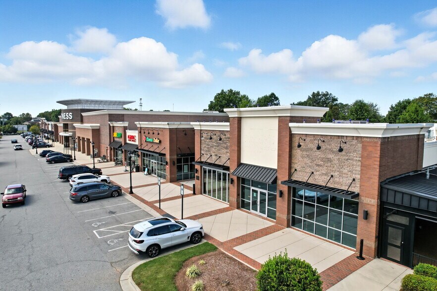 More Photos Of 208-278 Harvey St, Winston-Salem Storefront For Lease
