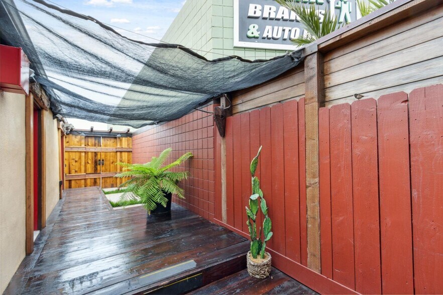 More Photos Of 1637 Del Monte Blvd, Seaside Storefront For Sale