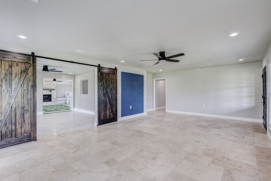 More Photos Of 4877 Sam Rayburn Hwy, Anna Office For Lease