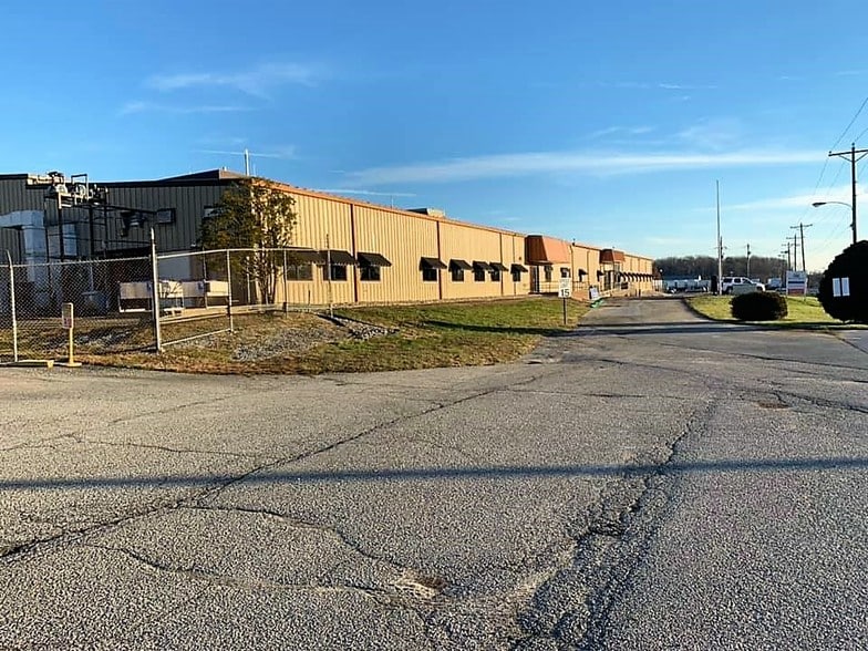 More Photos Of 701-703 Industrial Dr, Middletown Manufacturing For Lease