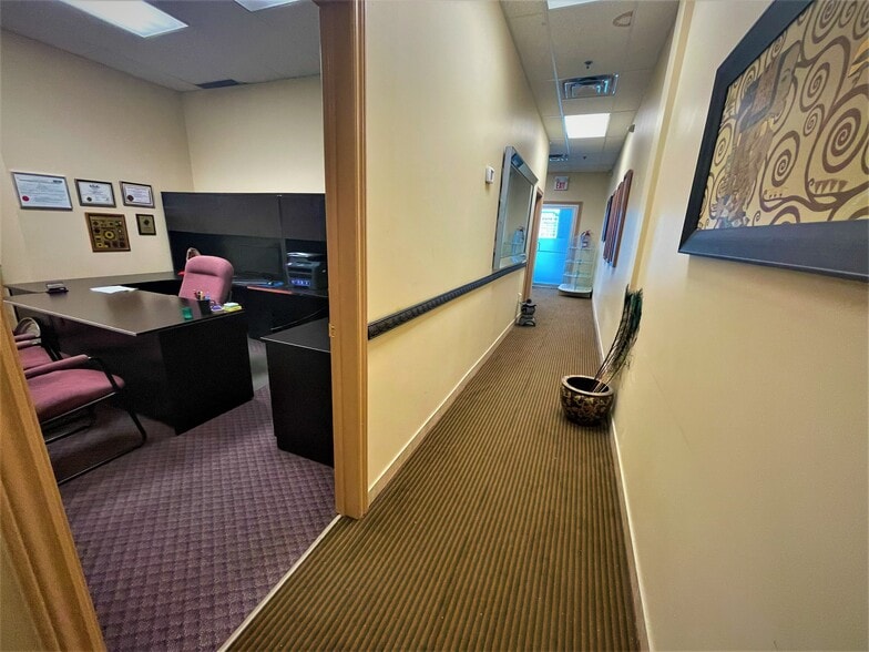 More Photos Of 2985 Drew Rd, Mississauga Office For Sale