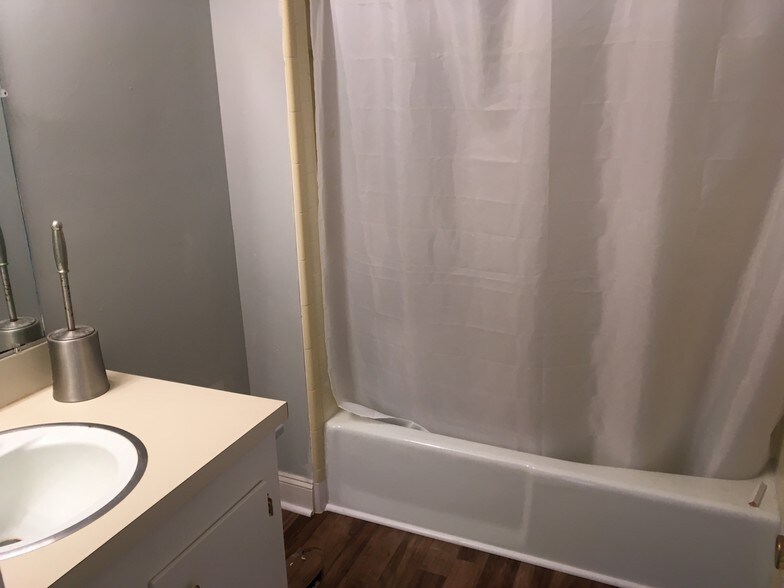 More Photos Of 635 E Bay St, Charleston Office Residential For Lease