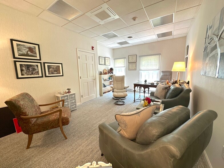 More Photos Of 230 Lafayette Rd, Portsmouth Office For Sale