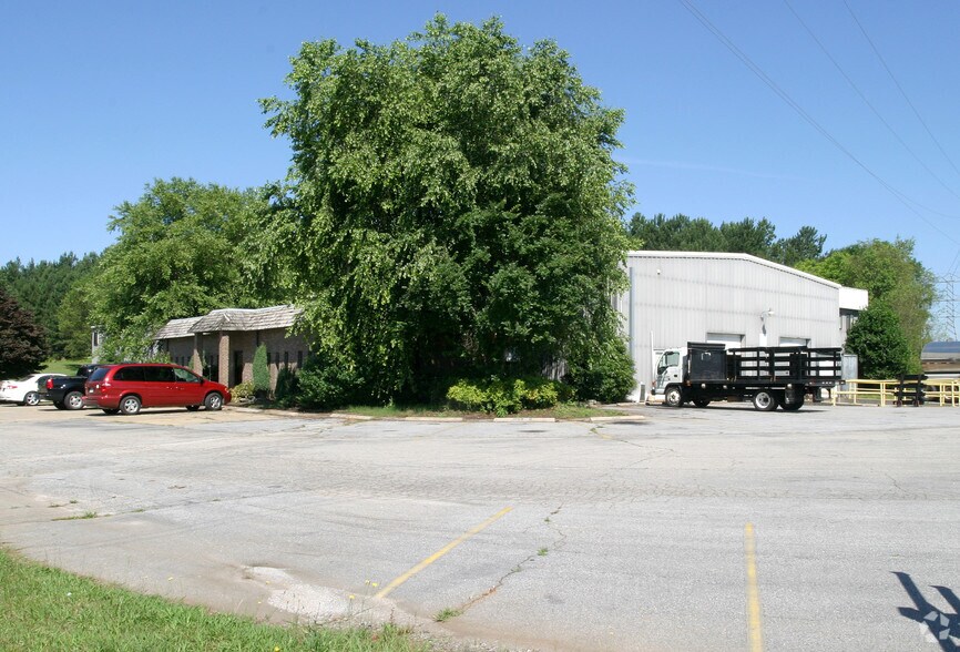 More Photos Of 125 Leader Dr, Piedmont Manufacturing For Lease