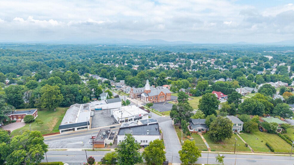 More Photos Of 3506 Memorial Ave, Lynchburg Office For Sale