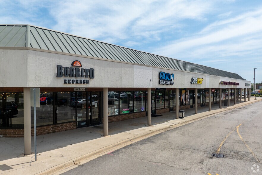 More Photos Of 220-288 Hawthorn Village Commons, Vernon Hills General Retail For Lease