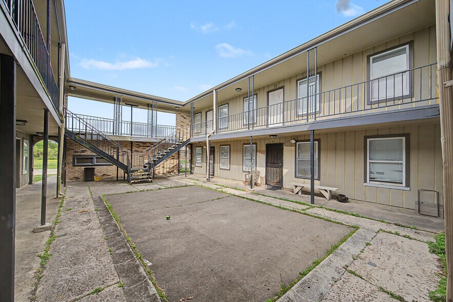 More Photos Of 6711-6817 Tara Ln, New Orleans Apartments For Sale