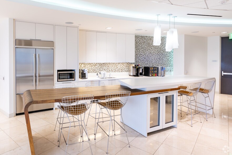 More Photos Of 400 S Hope St, Los Angeles Office For Lease