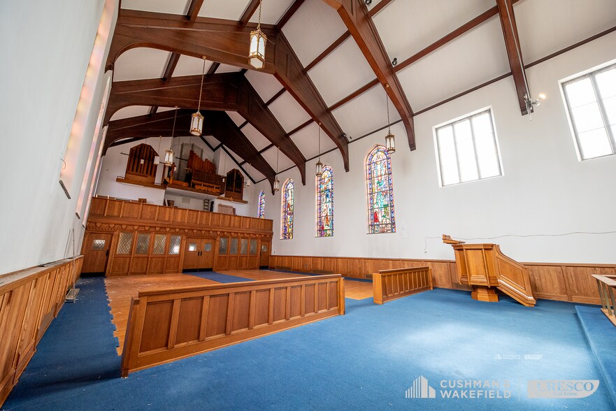 More Photos Of 16400 Detroit Ave, Lakewood Office For Lease