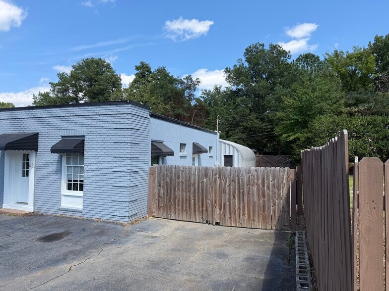 More Photos Of 62 NE Barnes St, Marietta Office For Lease