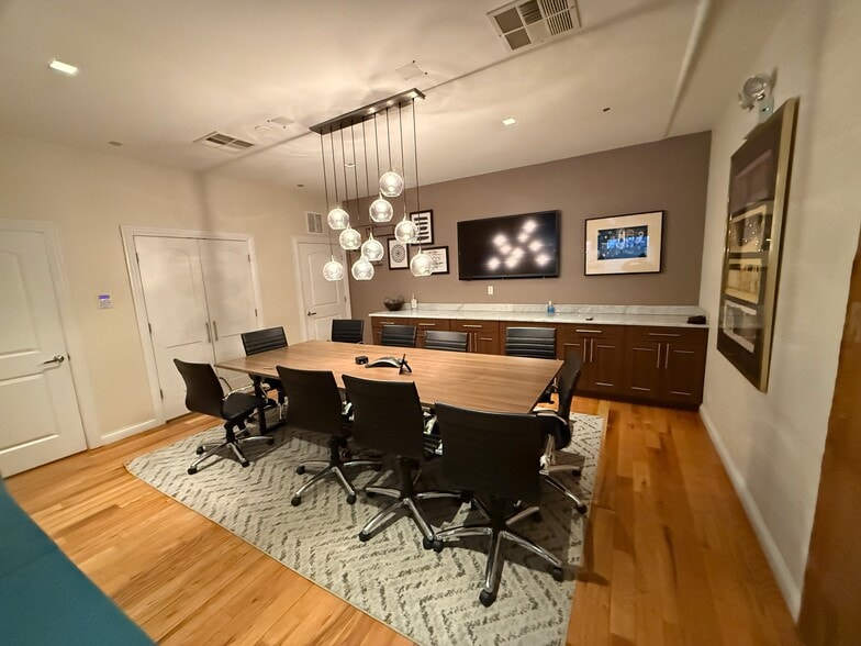 More Photos Of 106 N Aberdeen St, Chicago Office Residential For Sale