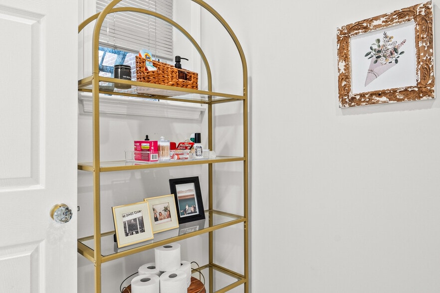 More Photos Of 694 Pont Reading Rd, Ardmore Storefront Retail Residential For Sale