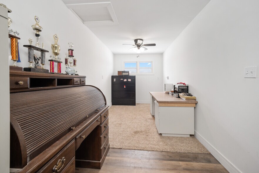 More Photos Of 6163 N Meridian Rd, Hope Flex For Sale