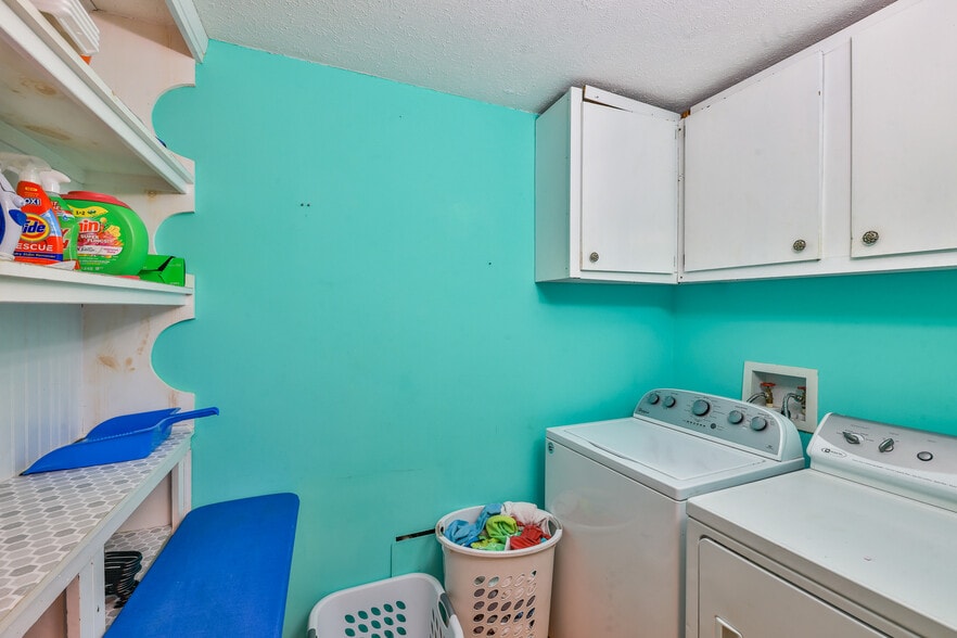 More Photos Of 126 N Wilson St, Dresden General Retail For Sale