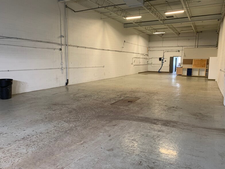 More Photos Of 8703-8727 53rd Ave NW, Edmonton Flex For Lease