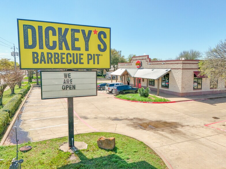 More Photos Of 1003 N Us-77 Hwy, Waxahachie Restaurant For Sale