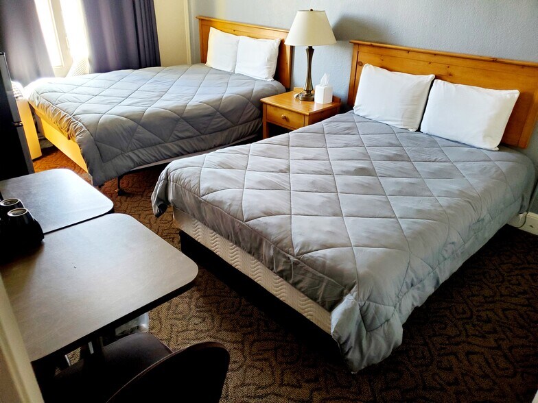 More Photos Of 925 1st Ave, Monte Vista Hotel For Sale